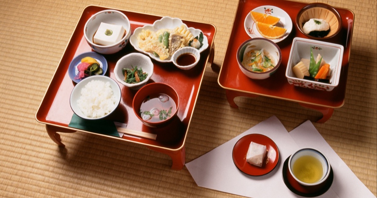 A shojin ryori meal served on lacquered trays